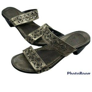 Naot Sz 37 US 6 / 6.5 Sandals Slides Heeled Silver Leather Double Strap Floral